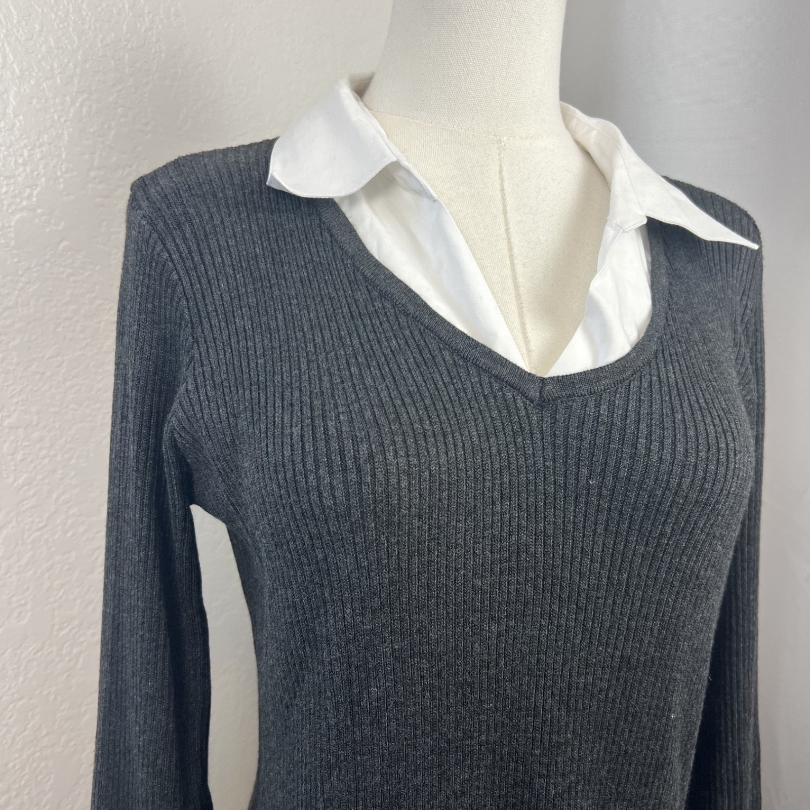 Layered V-Neck Sweater Dress Womens Xl Grey Fitted Ribbed Preppy Old Money Chic — image 2 of 8